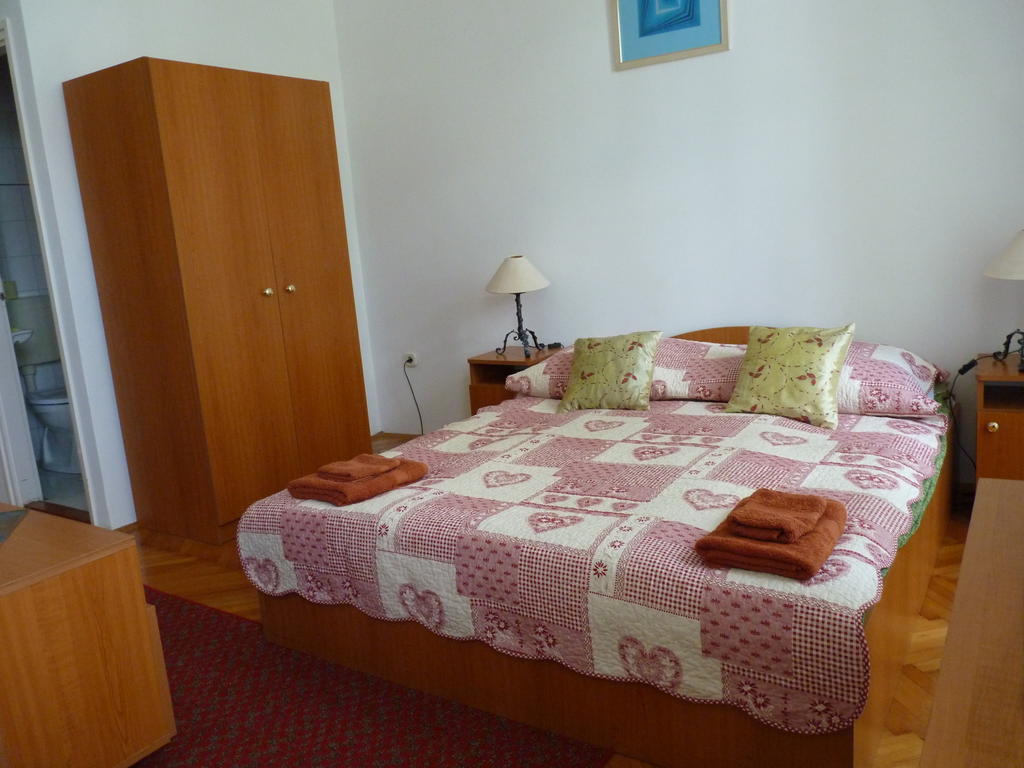 Kastelyszallo Szarkavar Kaposujlak Room photo