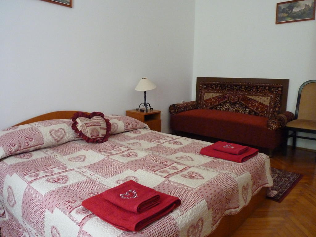 Kastelyszallo Szarkavar Kaposujlak Room photo