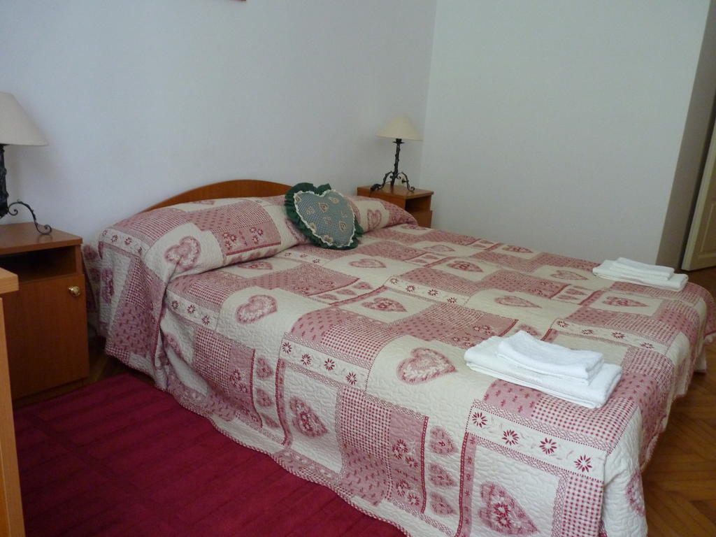 Kastelyszallo Szarkavar Kaposujlak Room photo